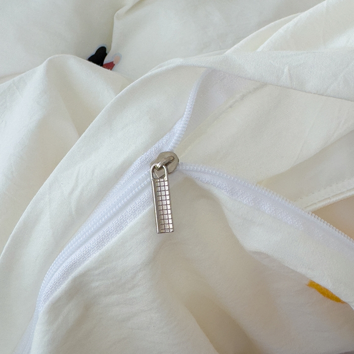 91家纺网 家纺一手货源 找家纺 颜选 2025新款水洗棉印花四件套 黑狗狗