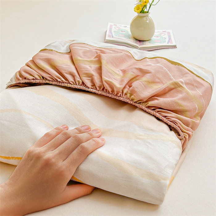 91家纺网 家纺一手货源 找家纺 雯豆2025春夏新品全棉床笠三件套学生成人印花纯棉床罩 全棉床笠-浪漫约定