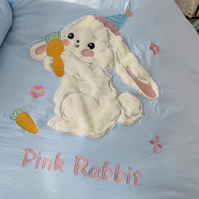 91家纺网 家纺一手货源 找家纺 水墨江南 2025新款超柔水洗棉贴布绣四件套 萝卜兔蓝