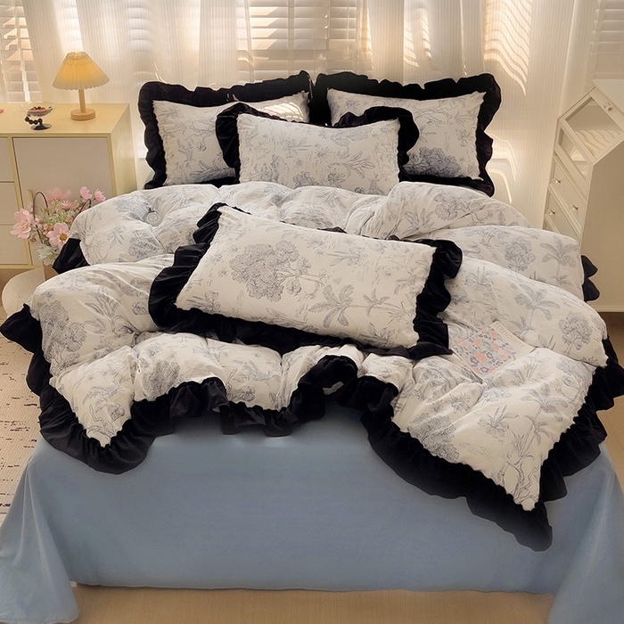 91家纺网 家纺一手货源 找家纺 繁花家居 2025新款黑色花边赫本风水洗棉双层纱针织棉韩式花边四件套 莫奈蓝