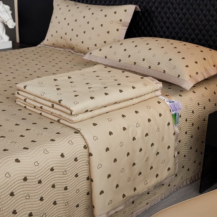 91家纺网 家纺一手货源 找家纺 莎果 2025春夏莫代尔印花高温砂洗床盖三件套四件套 倾心-咖
