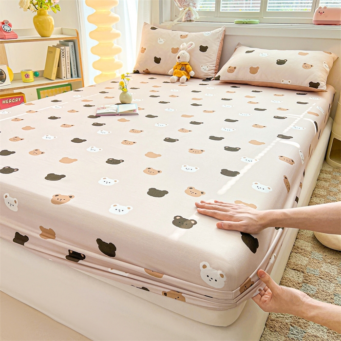 91家纺网 家纺一手货源 找家纺 雯豆2025春夏新品全棉床笠三件套学生成人印花纯棉床罩 全棉床笠-饼干熊