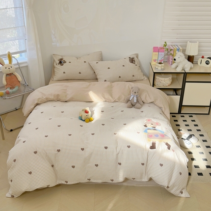 珺柔家纺 2025新款全棉双层纱毛巾绣四件套 玩偶女孩