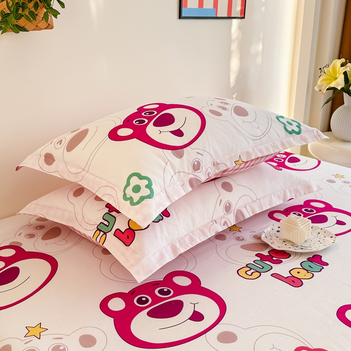 91家纺网 家纺一手货源 找家纺 棉造家居 2025新款亲肤舒适全棉纯棉印花单床笠 草莓熊熊