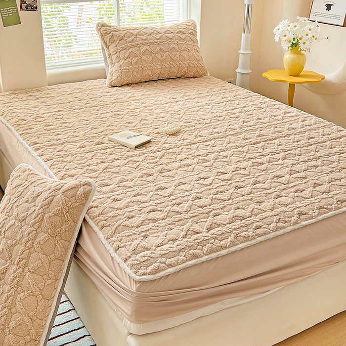 91家纺网 家纺一手货源 找家纺 帛洵 2025新款舒适亲肤高克重牛奶绒夹棉床笠 奶咖色