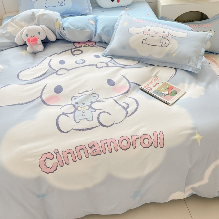 91家纺网 家纺一手货源 找家纺 博雅 2025新款三丽鸥大版印花全棉四件套专版花型 全棉大版（升级款信封枕）云朵玉桂狗