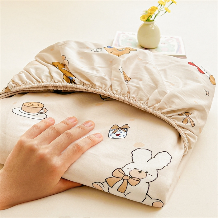 91家纺网 家纺一手货源 找家纺 雯豆2025春夏新品全棉床笠三件套学生成人印花纯棉床罩 全棉床笠-小熊伙伴