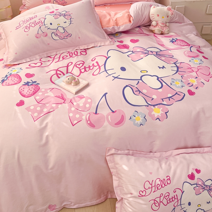 91家纺网 家纺一手货源 找家纺 博雅 2025新款三丽鸥大版印花全棉四件套专版花型 全棉大版（升级款信封枕）草莓KT猫