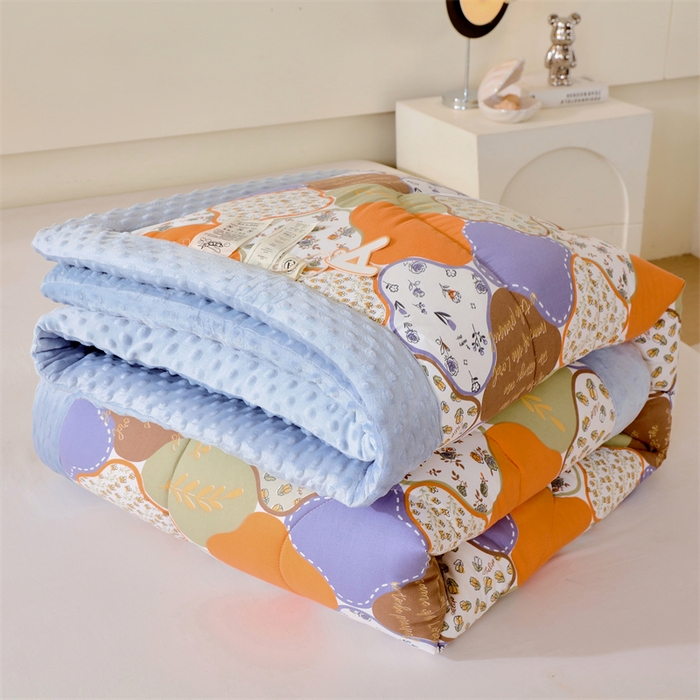 91家纺网 家纺一手货源 找家纺 云家 2025新款豆豆绒被子被芯夏凉被空调被四季被 田园碎花