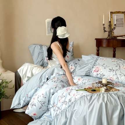 91家纺网 家纺一手货源 找家纺 （总）多乐娜 2025新款轻法式100s贡缎长绒棉数码印花纯棉轻奢全棉工艺款四件套-温如璟