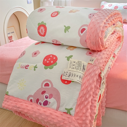 91家纺网 家纺一手货源 找家纺 云家 2025新款豆豆绒被子被芯夏凉被空调被四季被 草莓小熊