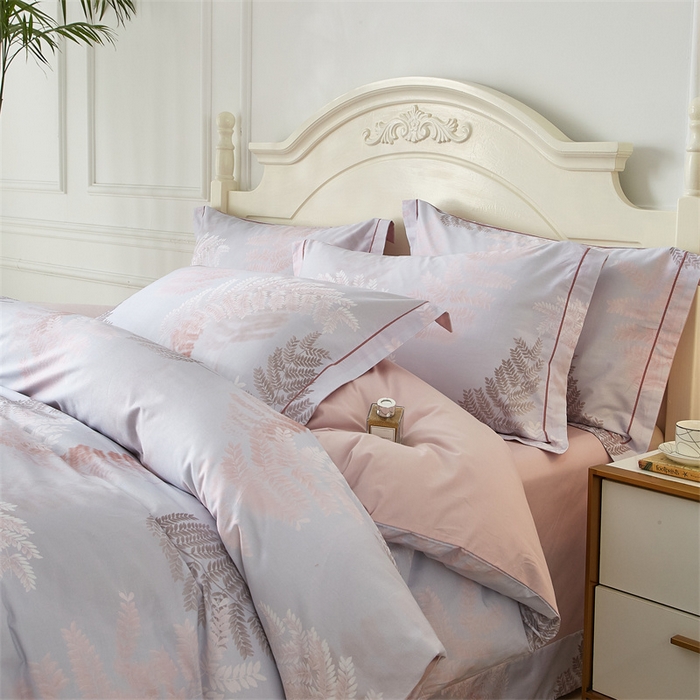 91家纺网 家纺一手货源 找家纺 曼秀琳 2025新款铂金棉数码印花四件套(全棉133*76) 知遥-粉