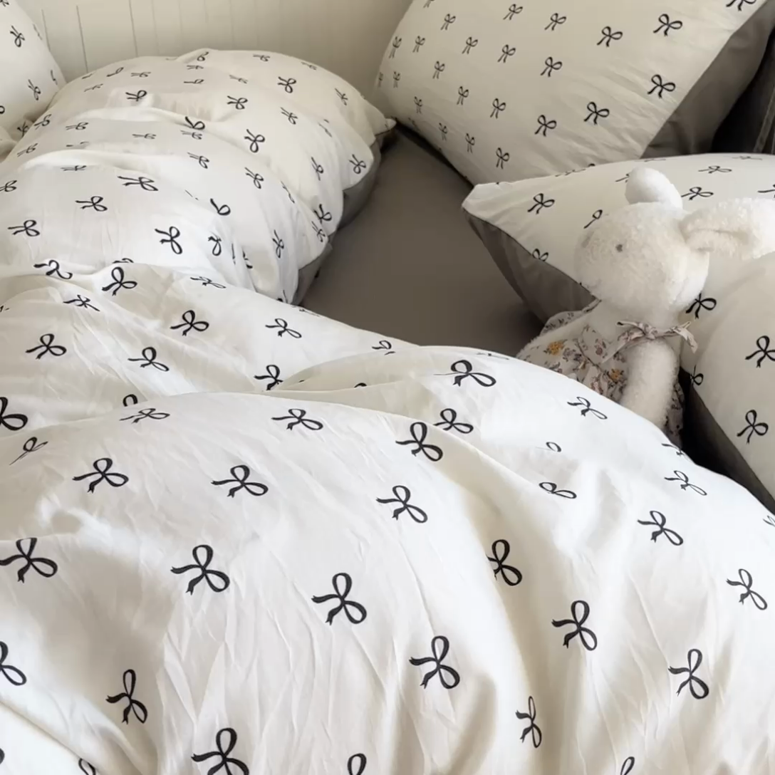 91家纺网 家纺一手货源 找家纺 慕澄家纺 2025新款小清新水洗棉印花四件套 萌趣版-黑系蝴蝶结