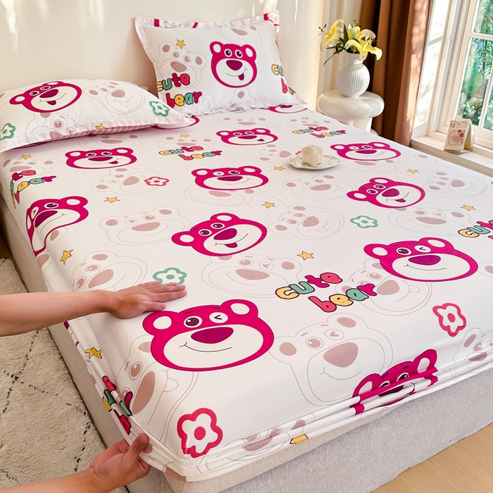 91家纺网 家纺一手货源 找家纺 棉造家居 2025新款亲肤舒适全棉纯棉印花单床笠 草莓熊熊