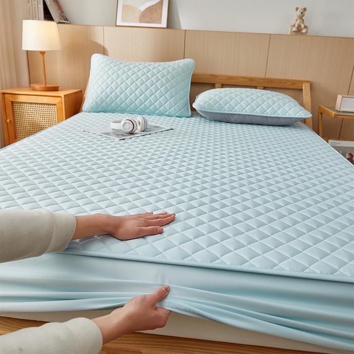 91家纺网 家纺一手货源 找家纺 布卢姆床垫 2025新款A类水洗棉大豆夹棉床笠 菱形格-浅天蓝