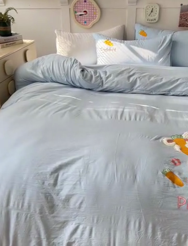 91家纺网 家纺一手货源 找家纺 水墨江南 2025新款超柔水洗棉贴布绣四件套 萝卜兔蓝