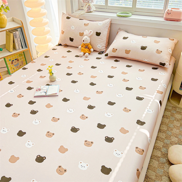 91家纺网 家纺一手货源 找家纺 雯豆2025春夏新品全棉床笠三件套学生成人印花纯棉床罩 全棉床笠-饼干熊
