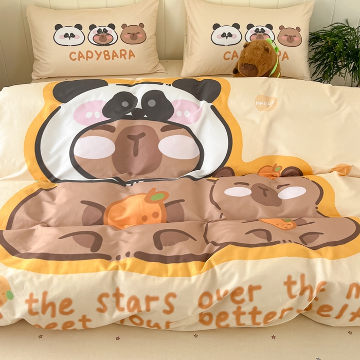 91家纺网 家纺一手货源 找家纺 博雅 2025新款卡皮巴拉系列全棉印花四件套 太空卡皮巴拉