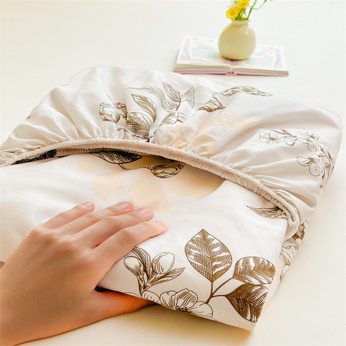 91家纺网 家纺一手货源 找家纺 雯豆2025春夏新品全棉床笠三件套学生成人印花纯棉床罩 全棉床笠-蔓秋