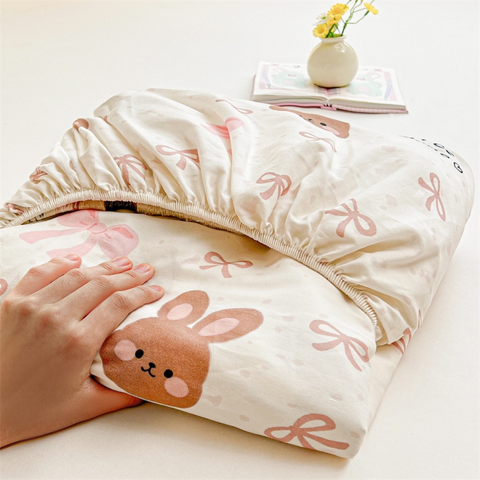 91家纺网 家纺一手货源 找家纺 雯豆2025春夏新品全棉床笠三件套学生成人印花纯棉床罩 全棉床笠-精灵兔