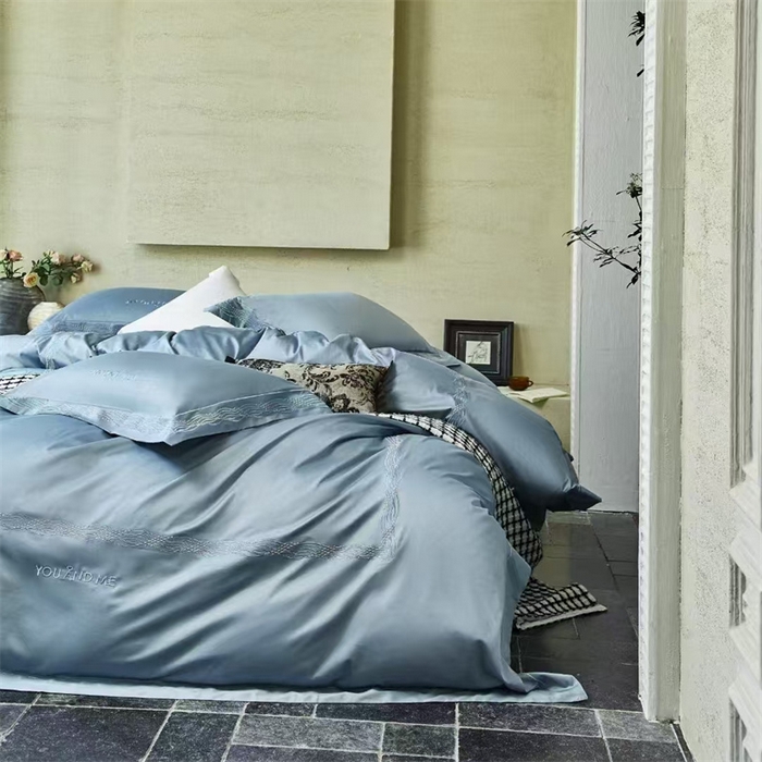 91家纺网 家纺一手货源 找家纺 玖玖爱家纺 2025新款180支植物甑棉四件套-时光之舞 时光之舞-黄昏蓝