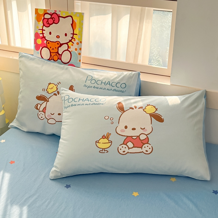 91家纺网 家纺一手货源 找家纺 博雅 2025新款三丽鸥大版印花全棉四件套专版花型 全棉大版（普通款口袋枕）香蕉帕恰狗