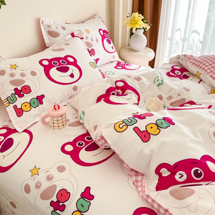 91家纺网 家纺一手货源 找家纺 棉造家居 2025新款亲肤舒适全棉纯棉印花系列三/四件套 草莓熊熊