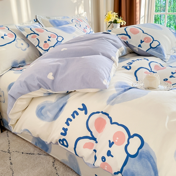 91家纺网 家纺一手货源 找家纺 棉造家居 2025新款亲肤舒适全棉纯棉印花系列三/四件套 晴天小兔