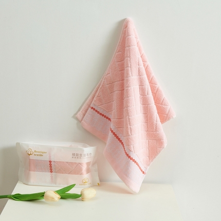 91家纺网 家纺一手货源 找家纺 悦然毛巾被 2025新款全棉纯棉提花毛巾 跃红粉33x72cm