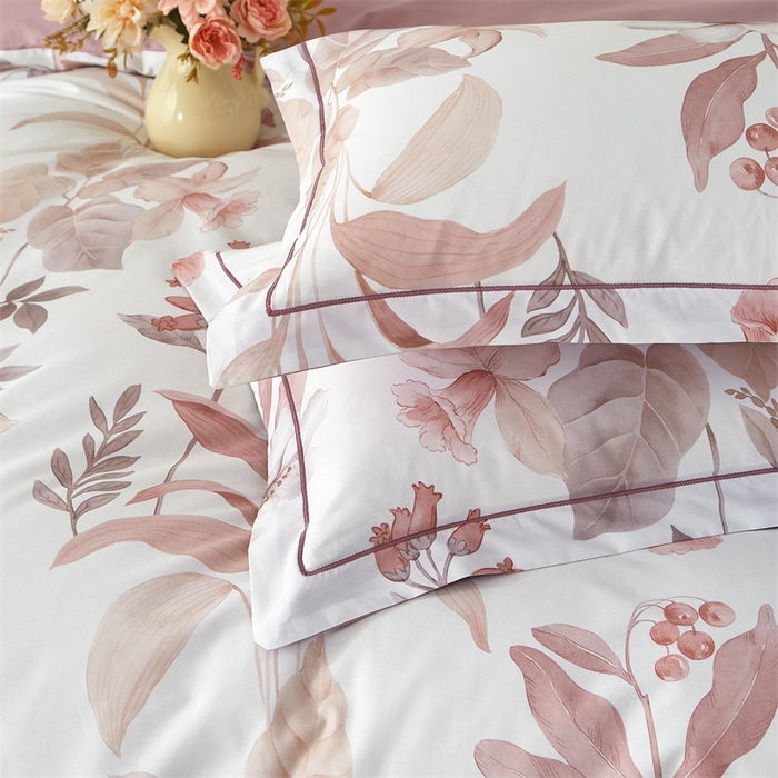 91家纺网 家纺一手货源 找家纺 曼秀琳 2025新款铂金棉数码印花四件套(全棉133*76) 青青蔓草-粉