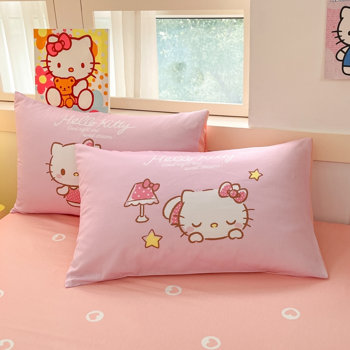 91家纺网 家纺一手货源 找家纺 博雅 2025新款三丽鸥大版印花全棉四件套专版花型 全棉大版（升级款信封枕）情书KT猫