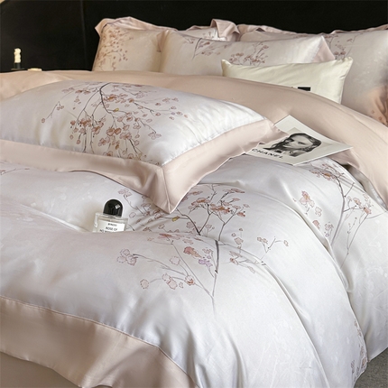 91家纺网 家纺一手货源 找家纺 蓝米卡夫 2025新品-50支天丝莱赛尔数码印花夏被+四件套（礼盒包装） 堂影寻-粉