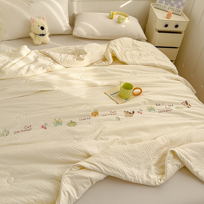 91家纺网 家纺一手货源 找家纺 睡棉坊 2025新款A类泡泡棉夏被韩版原创设计刺绣款空调被夏凉被 米白色