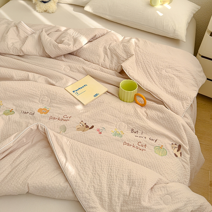 91家纺网 家纺一手货源 找家纺 睡棉坊 2025新款A类泡泡棉夏被韩版原创设计刺绣款空调被夏凉被 香槟色