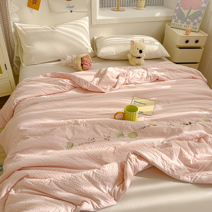 91家纺网 家纺一手货源 找家纺 （总）睡棉坊 2025新款A类泡泡棉夏被韩版原创设计刺绣款空调被夏凉被