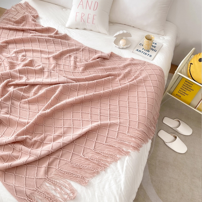 91家纺网 家纺一手货源 找家纺 朴尔家纺-毛巾被 2025新款菱形格条纹流苏手工针织毯 嫩粉色