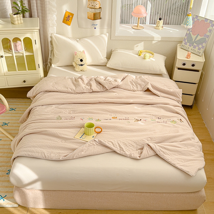 91家纺网 家纺一手货源 找家纺 睡棉坊 2025新款A类泡泡棉夏被韩版原创设计刺绣款空调被夏凉被 香槟色