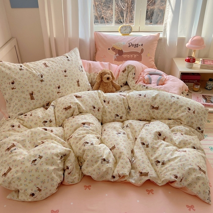 91家纺网 家纺一手货源 找家纺 桃喜 2025春夏新款全棉13372大版枕套混搭系列四件套 小花狗