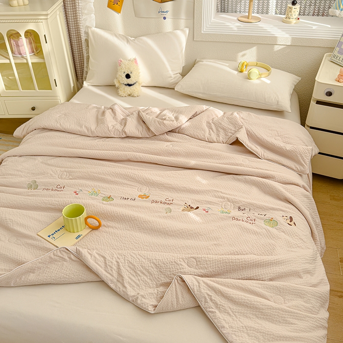 91家纺网 家纺一手货源 找家纺 睡棉坊 2025新款A类泡泡棉夏被韩版原创设计刺绣款空调被夏凉被 香槟色