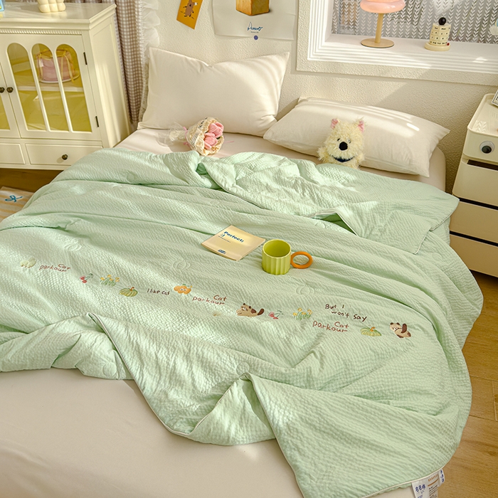 91家纺网 家纺一手货源 找家纺 睡棉坊 2025新款A类泡泡棉夏被韩版原创设计刺绣款空调被夏凉被 水绿色