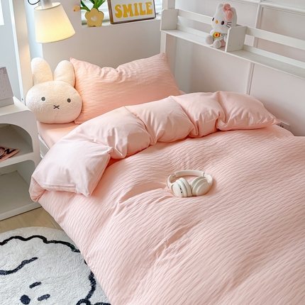 91家纺网 家纺一手货源 找家纺 悦织湾2025新款水洗棉泡泡纱系列三件套学生宿舍单人三件套轻奢时尚床上用品四件套 泡泡纱-纯粉