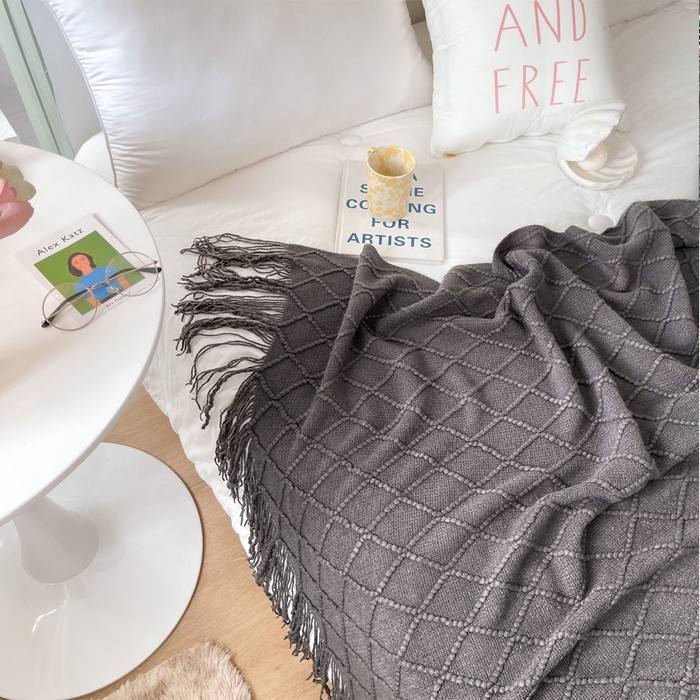 91家纺网 家纺一手货源 找家纺 朴尔家纺-毛巾被 2025新款菱形格条纹流苏手工针织毯 碳灰色
