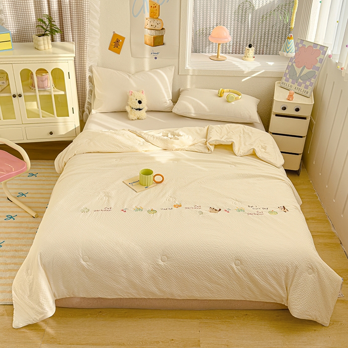 91家纺网 家纺一手货源 找家纺 睡棉坊 2025新款A类泡泡棉夏被韩版原创设计刺绣款空调被夏凉被 米白色