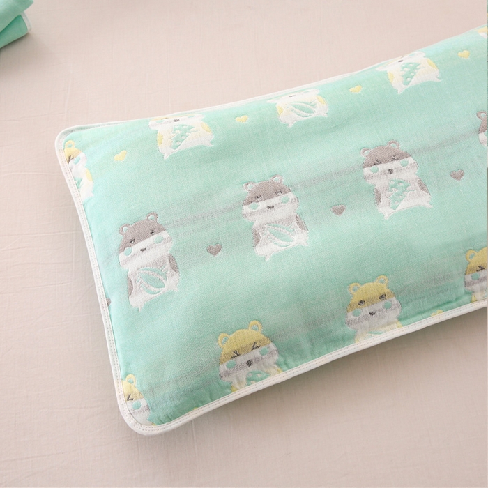 91家纺网 家纺一手货源 找家纺 朴尔家纺-毛巾被 2025新款A类全棉卡通六层纱布儿童枕套 土拨鼠绿