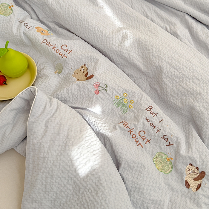 91家纺网 家纺一手货源 找家纺 睡棉坊 2025新款A类泡泡棉夏被韩版原创设计刺绣款空调被夏凉被 浅灰色