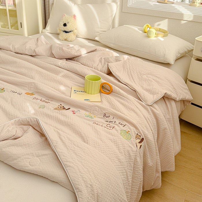 91家纺网 家纺一手货源 找家纺 睡棉坊 2025新款A类泡泡棉夏被韩版原创设计刺绣款空调被夏凉被 香槟色