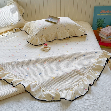 91家纺网 家纺一手货源 找家纺 繁花家居 2025新款韩式大花边夹棉床盖系列 月落星沉