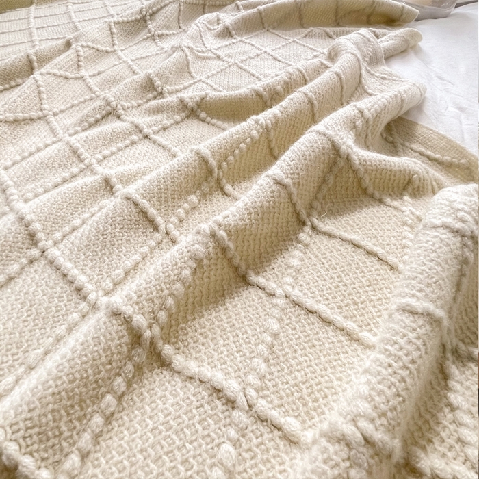 91家纺网 家纺一手货源 找家纺 朴尔家纺-毛巾被 2025新款菱形格条纹流苏手工针织毯 米白色