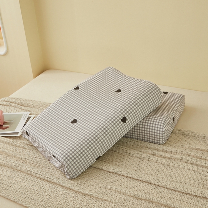 91家纺网 家纺一手货源 找家纺 翎盈家纺 2025新款纯棉小清新乳胶枕专用枕套 格子爱心-灰