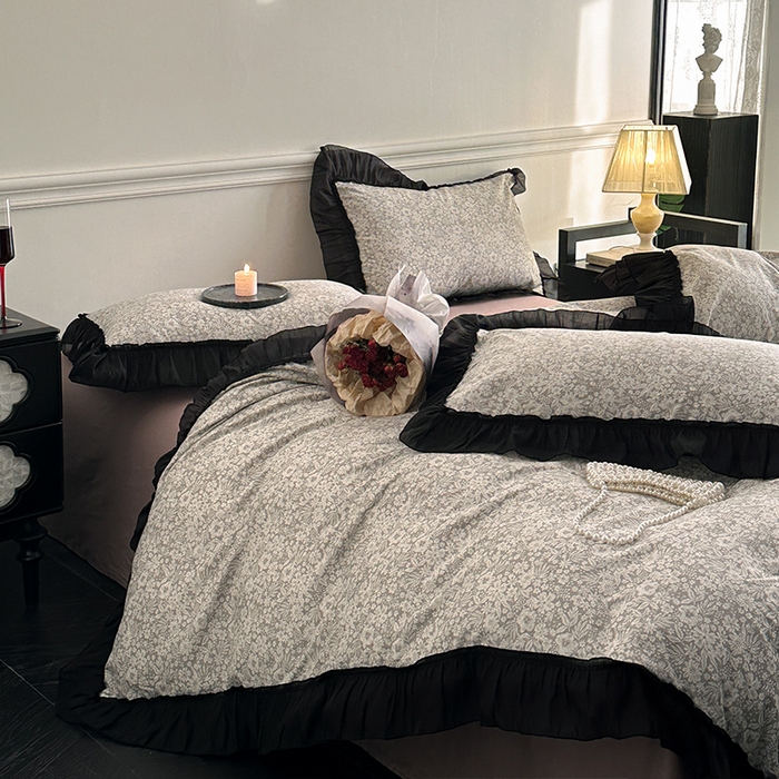 91家纺网 家纺一手货源 找家纺 蓝邻家纺 2025年新款全棉法式复古真丝绉花边四件套系列 苍蓝雨林